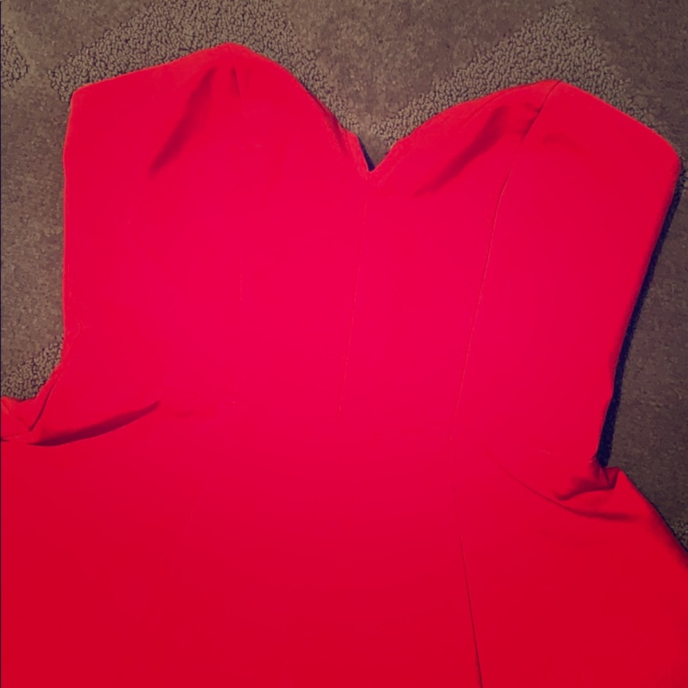 Gorgeous red dress!